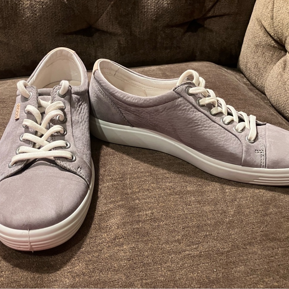 Ecco Soft 7 Gray Leather Low-Top Sneakers with White Soles